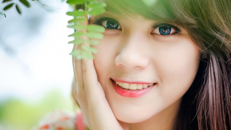 经历家暴后离婚，50岁脱口秀新人“房主任”出道